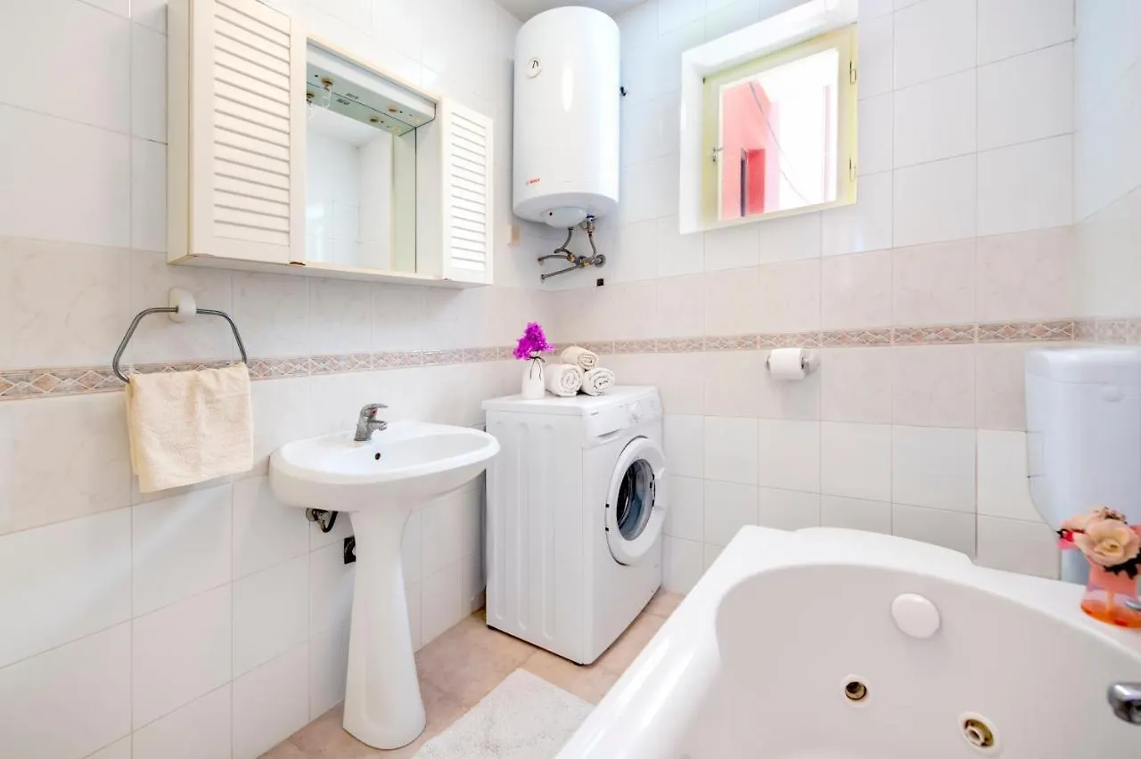 Up To 5 People,Near Beach And Centre Hotel Rovinj Guest house