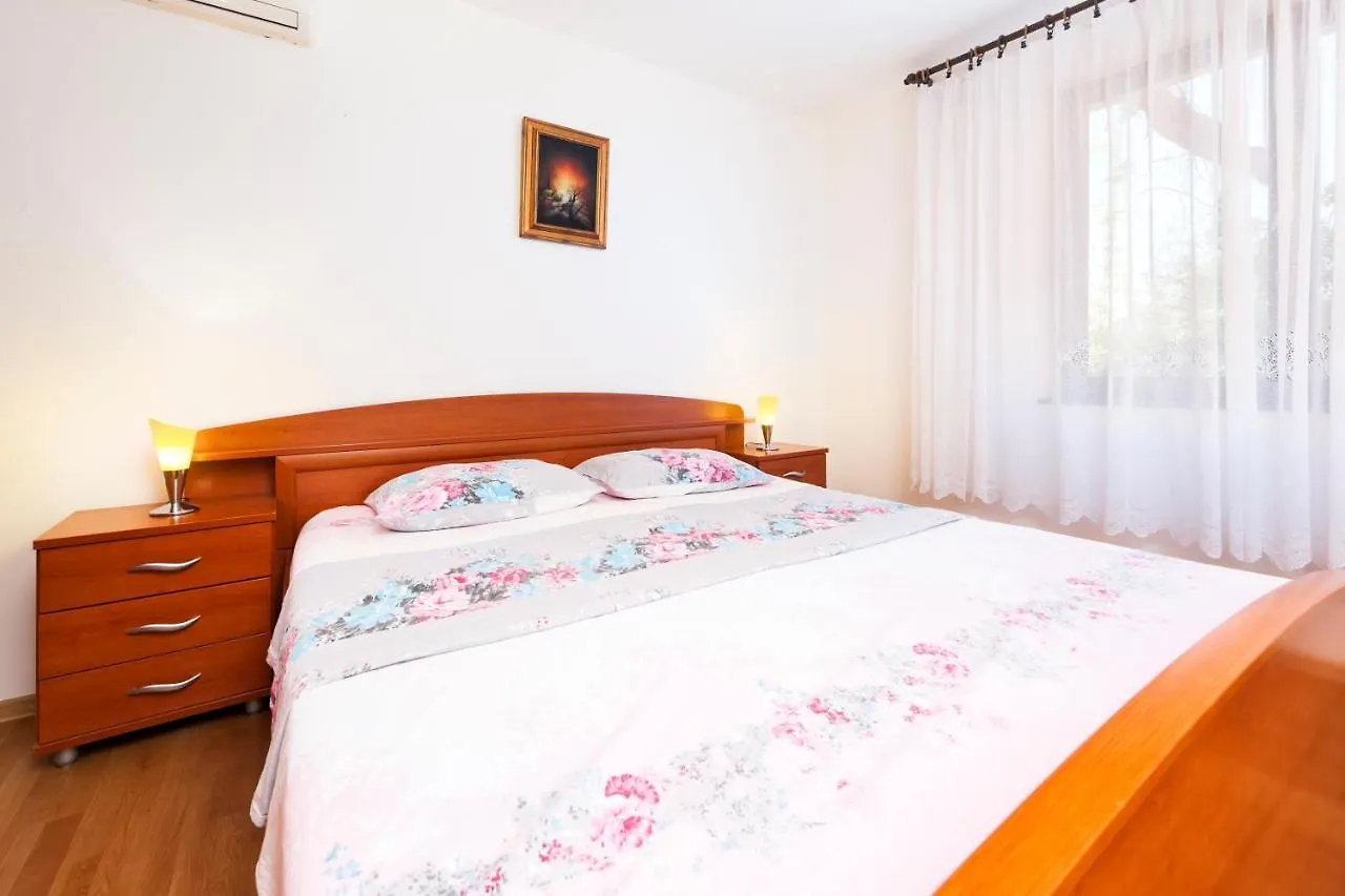 Gasthof Up To 7 People,Near Beach And Centre Rovinj