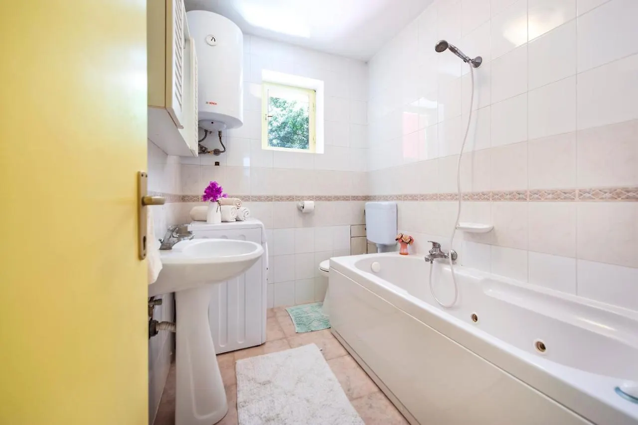 Up To 5 People,Near Beach And Centre Hotel Rovinj