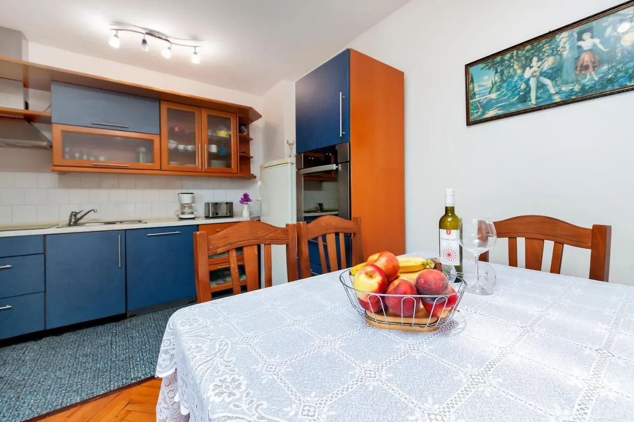 Отель Up To 5 People,Near Beach And Centre Ровинь